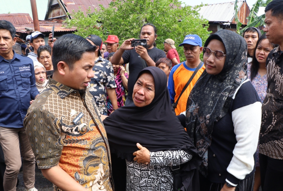 Dua Rumah Terbakar di Parepare, Tasming Hamid Turun Langsung Pastikan Api Padam dan Korban Tertangani