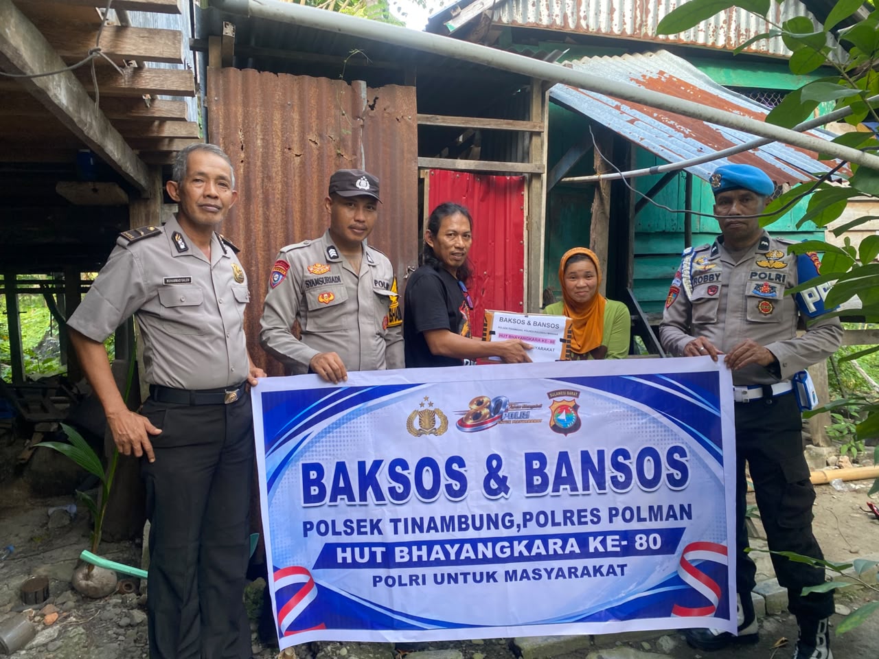 Polsek Tinambung Salurkan Bantuan Sosial kepada Lansia dan Yatim Piatu Sambut HUT Bhayangkara ke-80