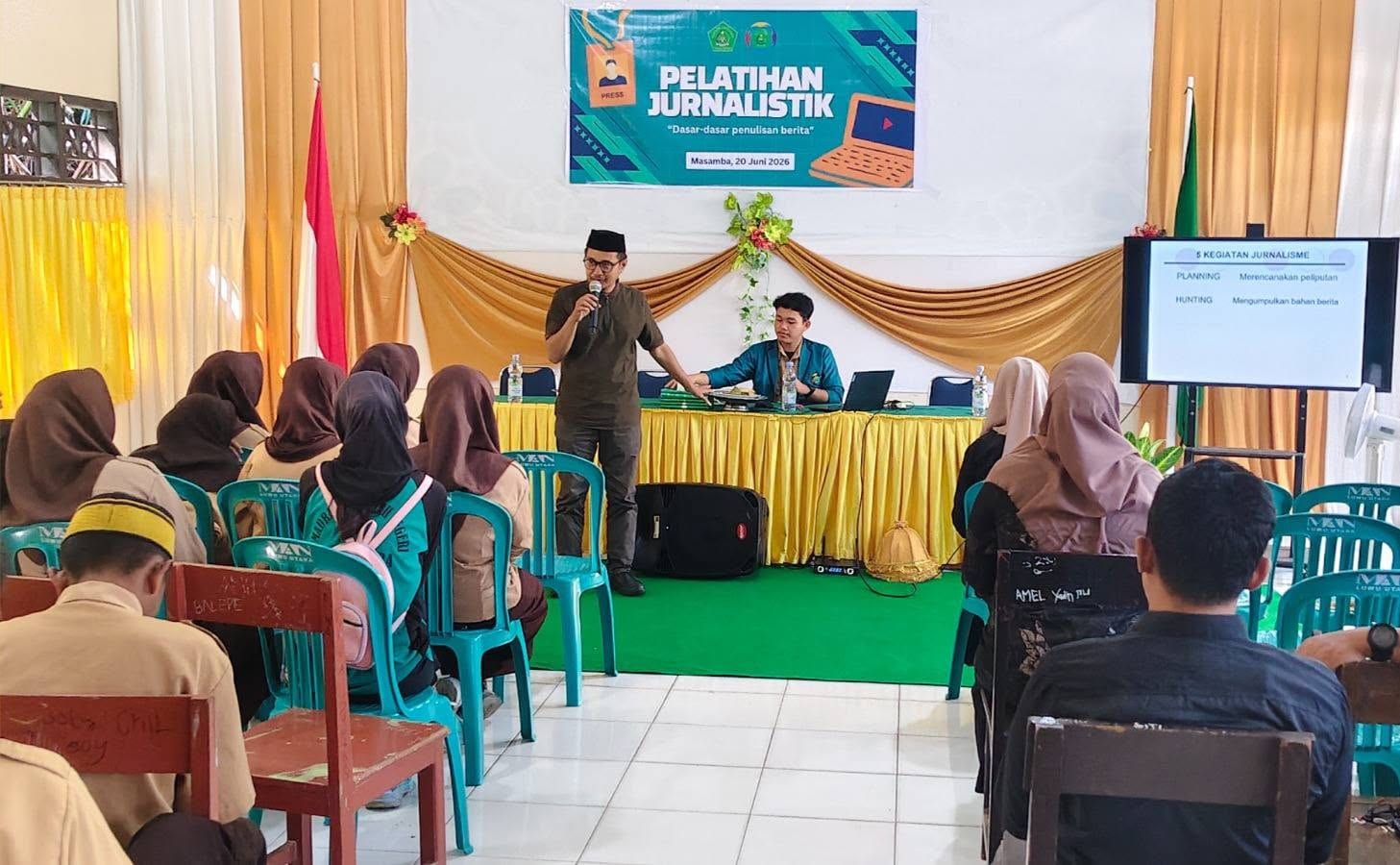 Mantan Pranata Humas Diskominfo Bekali Siswa dan Guru MAN Luwu Utara Ilmu Jurnalistik