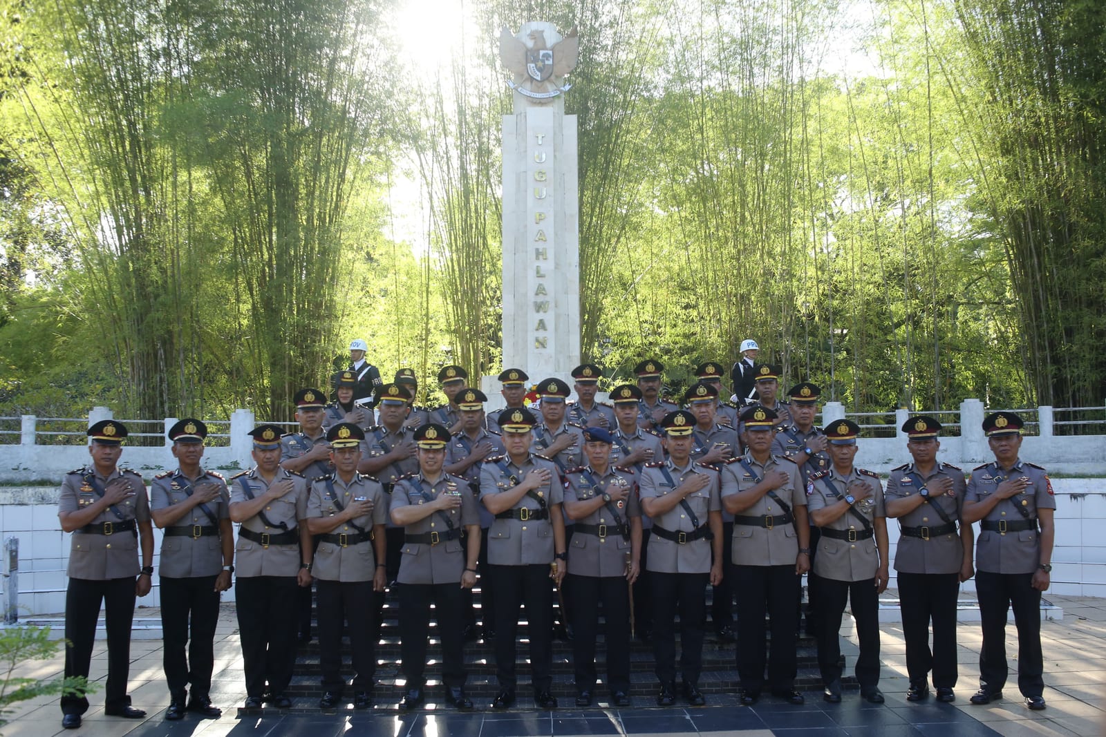Kompol Dr Ramli Pimpin Ziarah Rombongan HUT Bhayangkara ke-80 di Taman Makam Pahlawan