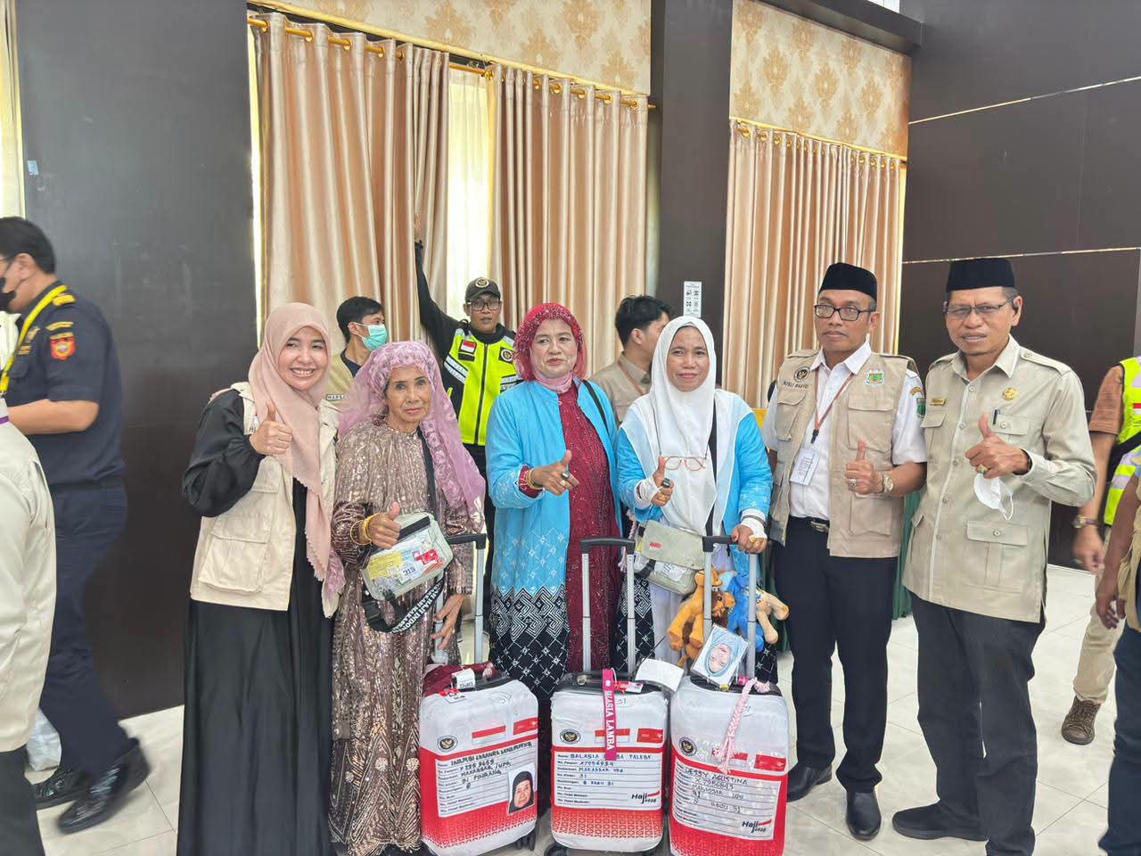 Tuntaskan Ibadah Haji 2026, Tiga Jamaah Pinrang Tiba di Tanah Air