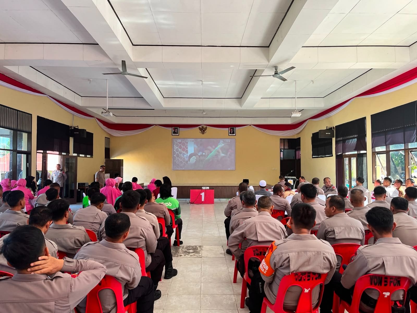 HUT Bhayangkara ke-80, Brimob Sulsel Gelar Nobar Piala Dunia 2026 dan Bhakti Sosial