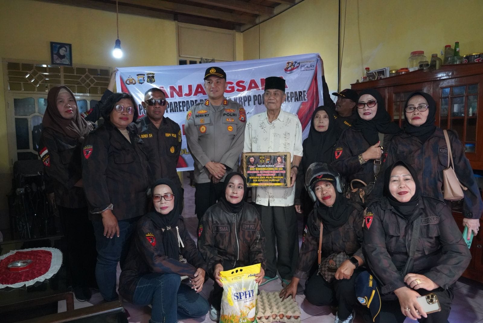 Berikan Penghormatan Atas Jasa dan Pengabdian, Kapolres Parepare Bersama Rombongan Kunjungi Purnawirawan dan Warakawuri
