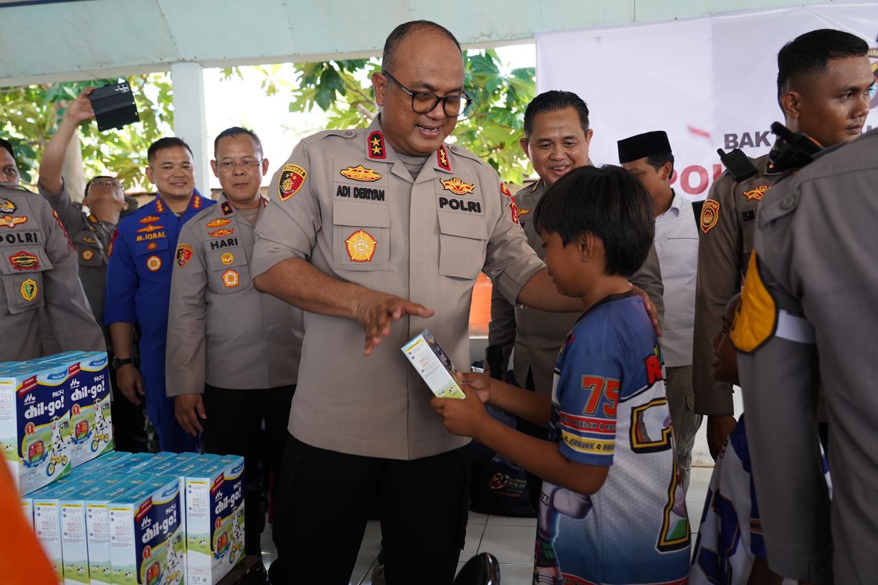 Kunjungan Kapolda Sulbar ke Pulau Terluar Ambo Bawa Kebahagiaan Warga