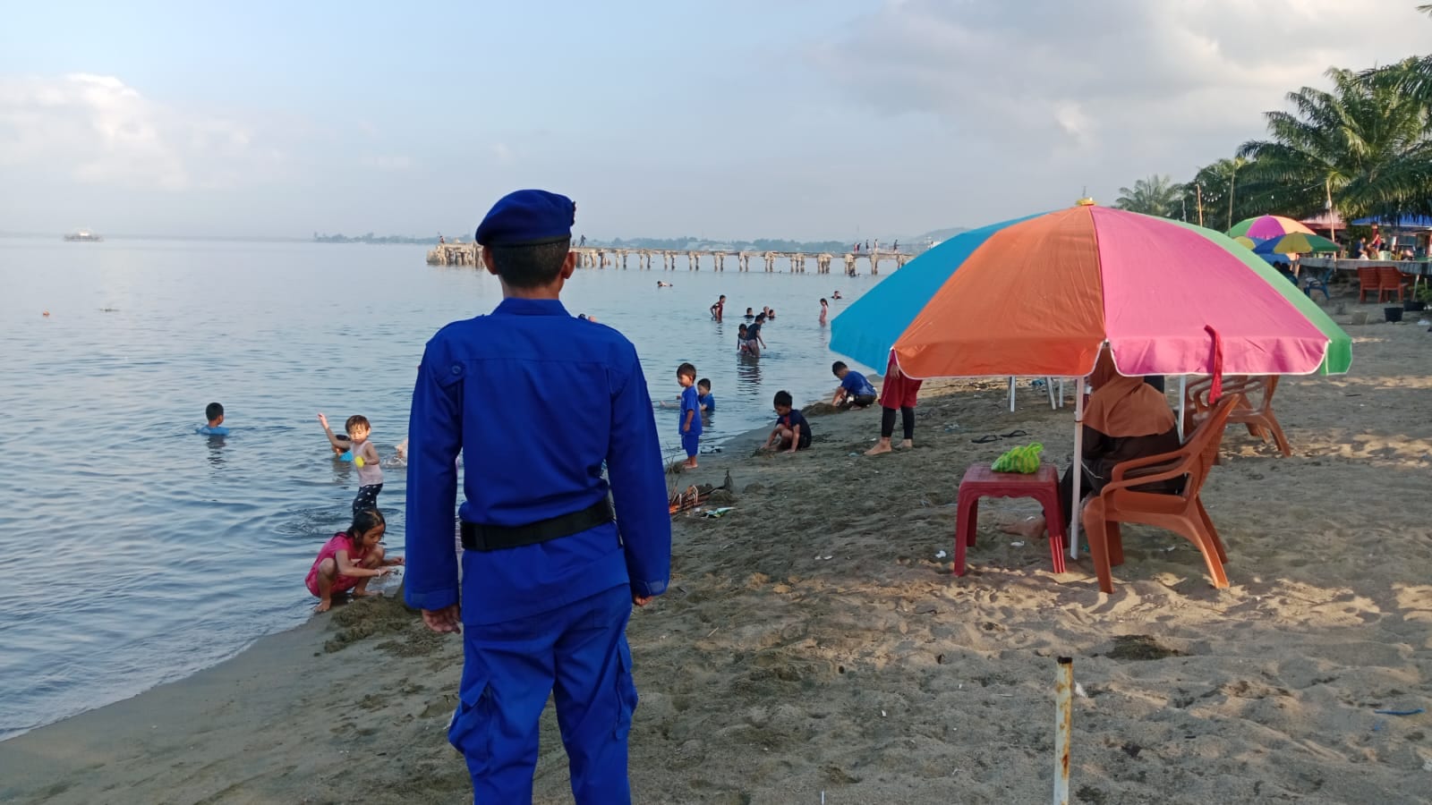 Sat Polairud Polres Polman Laksanakan Monitoring dan Pengamanan di Pantai Bahari Polewali