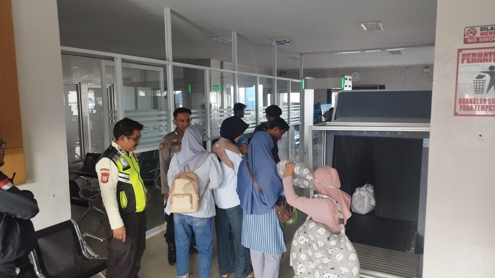 Sinergi Polsek KPN dan Stakeholder Pelabuhan Jaga Keamanan Pemberangkatan KM Adithya