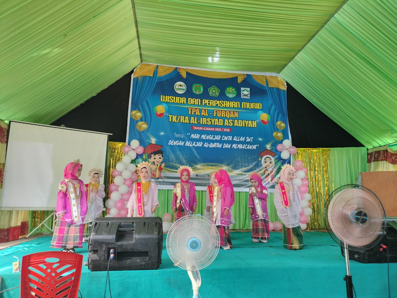 Berlangsung Meriah, 42 Santri TPA Al Furqan dan TK/RA Al Irsyad As'adiyah Desa Mario Resmi Diwisuda