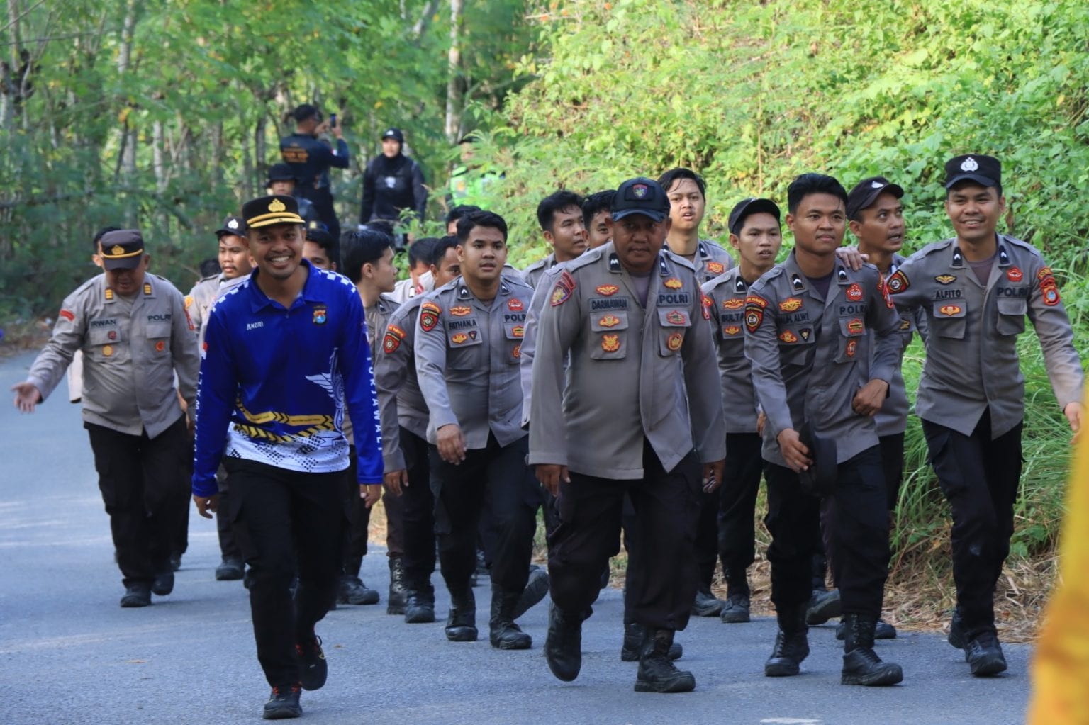 Longmars Hingga Mandi Lumpur, Tradisi Kenaikan Pangkat Polres Majene Tempa Mental dan Jiwa Korsa Personel