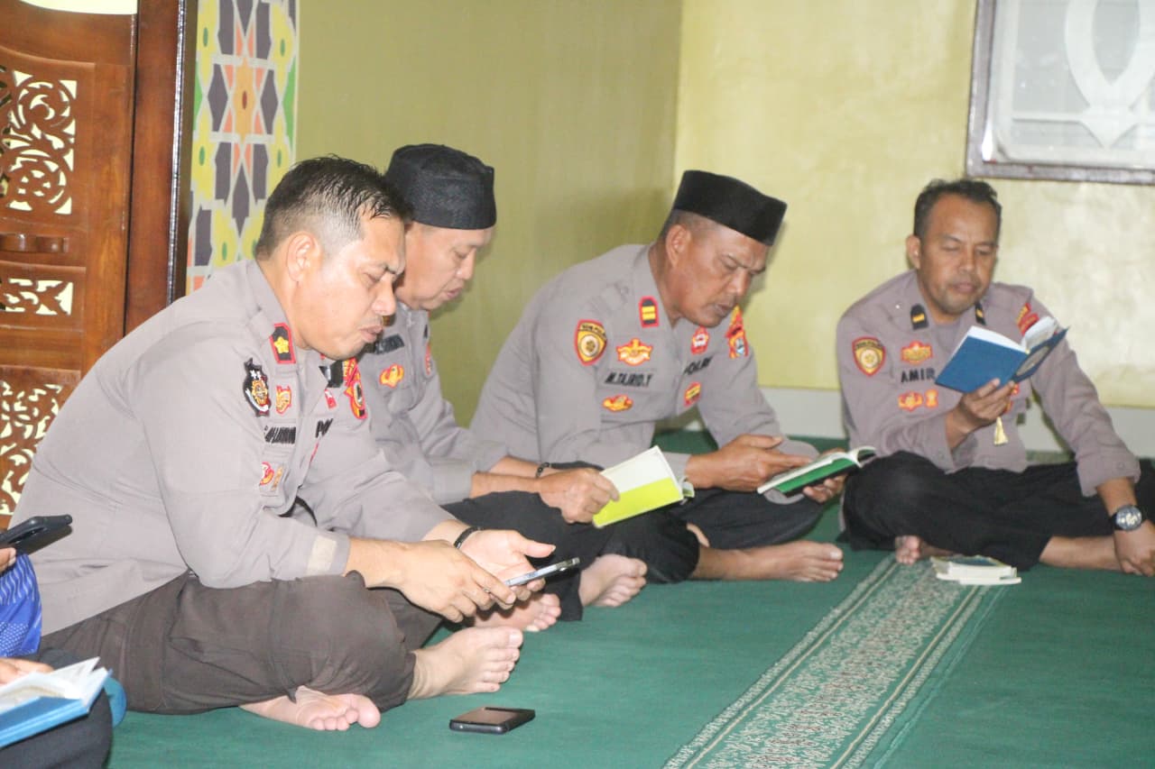 Yasinan Rutin Ba’da Ashar Polres Parepare, Ikhtiar Spiritual Memohon Keselamatan dan Keberkahan untuk Masyarakat