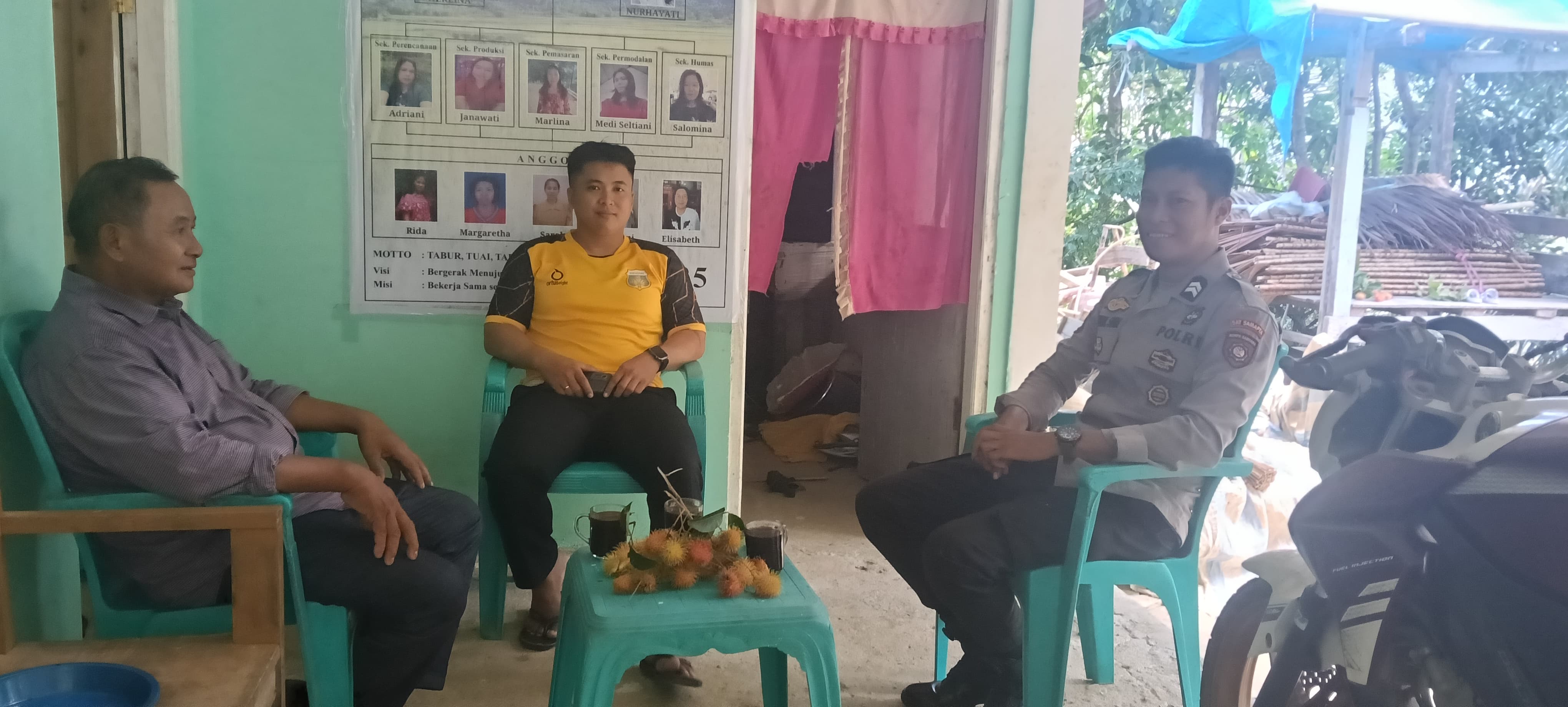 Bhabinkamtibmas Desa Mammi Sambang Warga, Sampaikan Pesan Kamtibmas di Dusun Kayuranni
