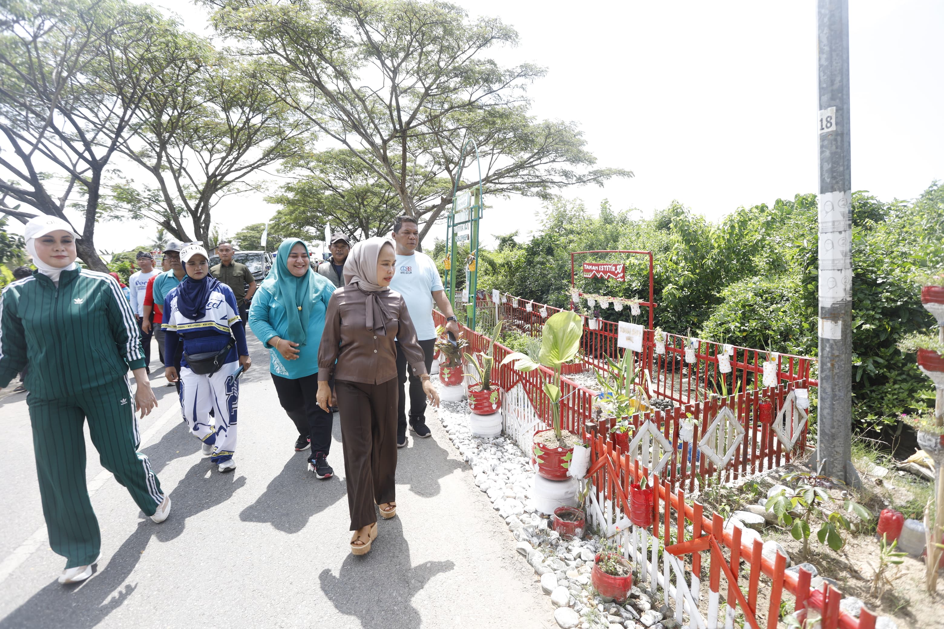 Kreasi Taman Dasawisma PKH Surutanga, Wali Kota Palopo Serahkan Hadiah untuk Empat Kelompok Terbaik