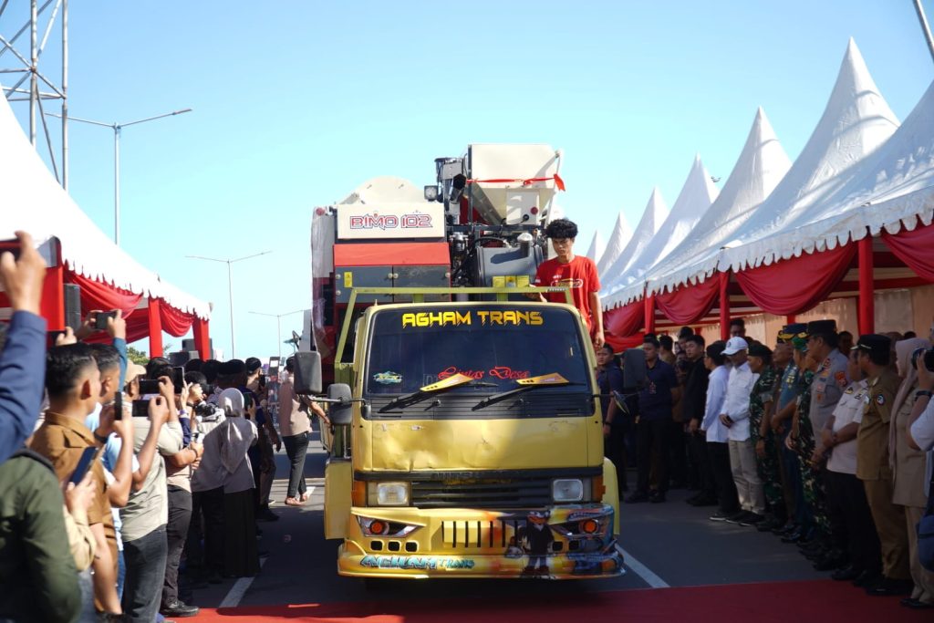 Pemkot Parepare Terima Bantuan Traktor dari Kementerian Pertanian untuk Dukung Modernisasi Pertanian