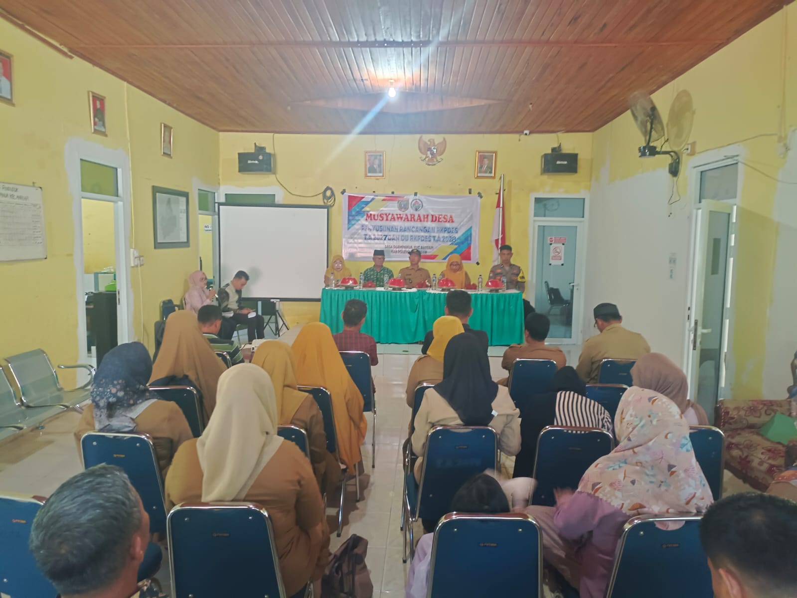 Bhabinkamtibmas Desa Duampanua Hadiri Musyawarah Penyusunan RKPDes 2027 dan DU-RKPDes 2028