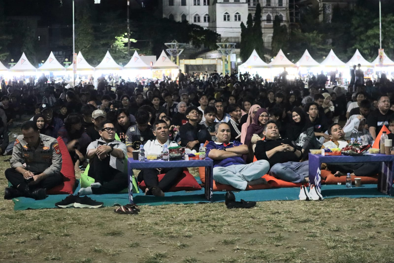 Nobar Piala Dunia, Kapolres Parepare Bersama Walikota Hadir ditengah Masyarakat 