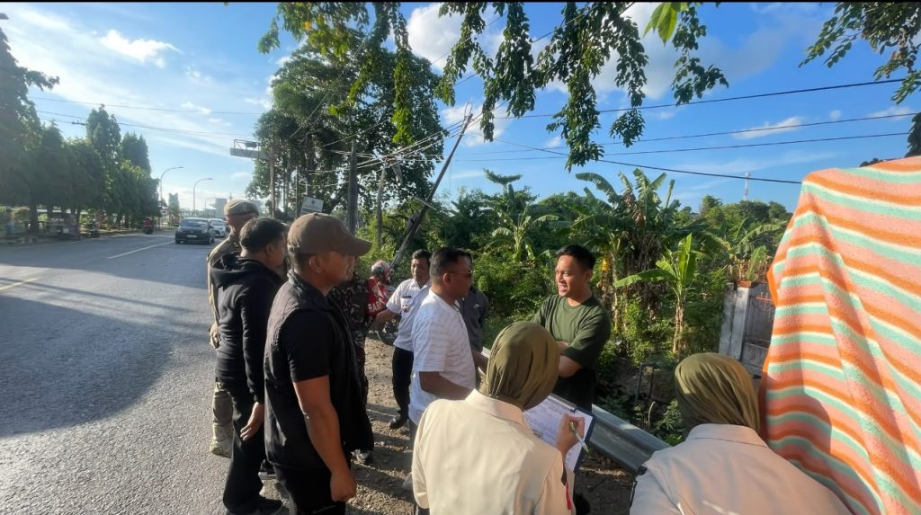 Satpol PP Parepare Tertibkan PKL di Jembatan Sumpang Usai Aduan Warga