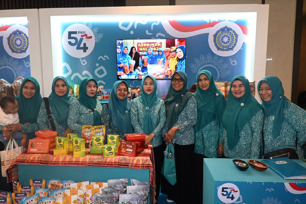 Ketua TP PKK Sidrap Hadiri Pencanangan Rekor MURI, 54 Ribu Ibu Hamil Ikuti Gerakan Minum MMS