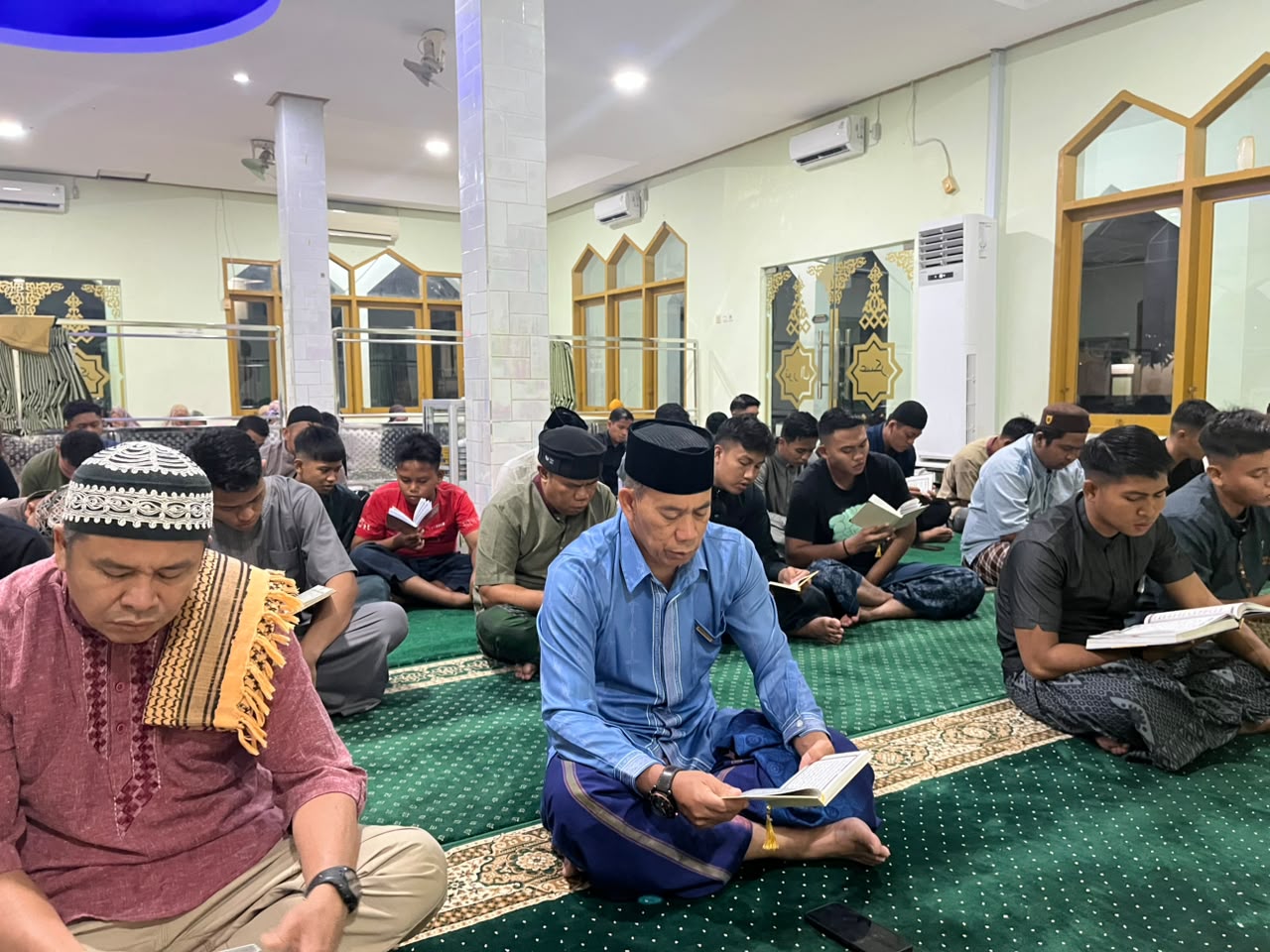 Danyon B Pelopor Kompol Dr. Ramli Gelar Yasinan Bersama di Masjid Nurul Askar, Diikuti Personel dan Masyarakat