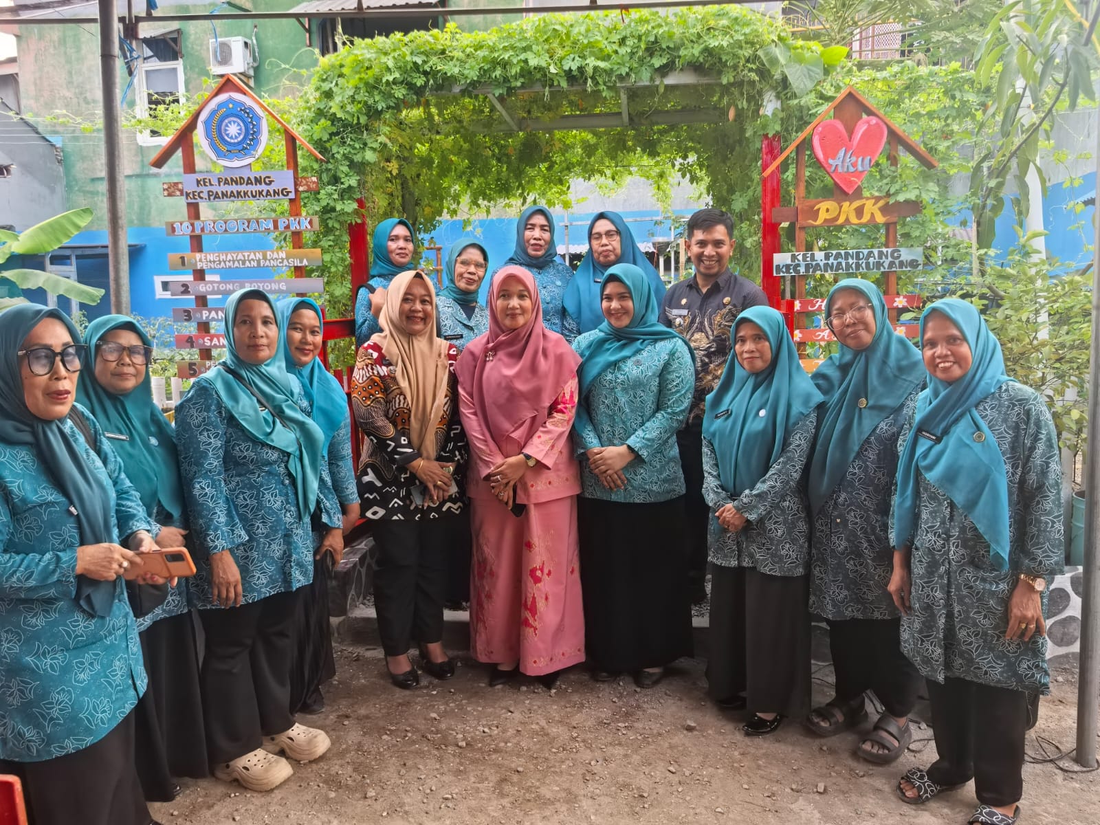 TP PKK Luwu Utara Lakukan Studi Tiru Urban Farming di Kota Makassar
