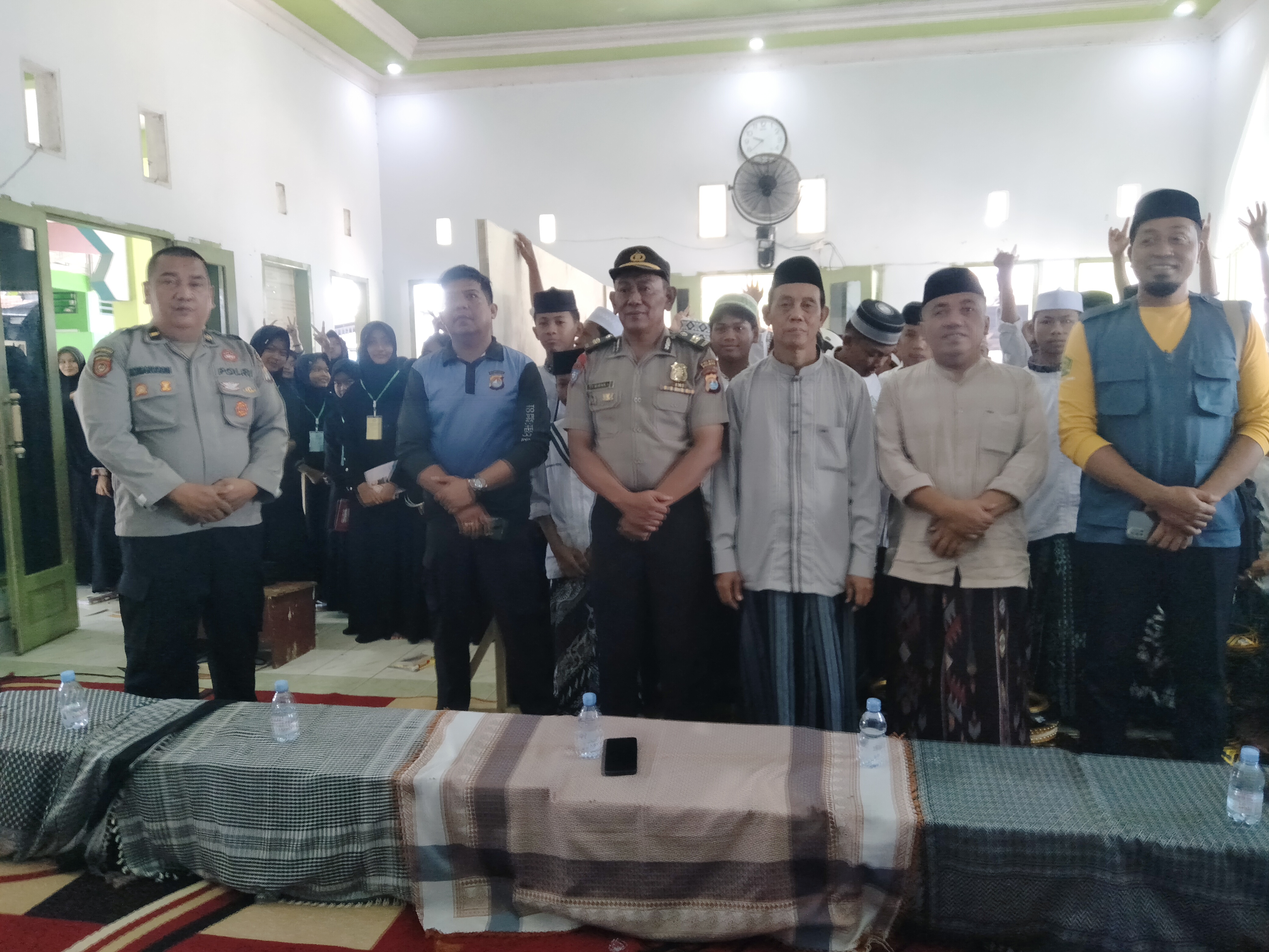 Kanit Binmas Polsek Wonomulyo Berikan Penyuluhan Kamtibmas kepada Santri Pondok Pesantren At-Taubah