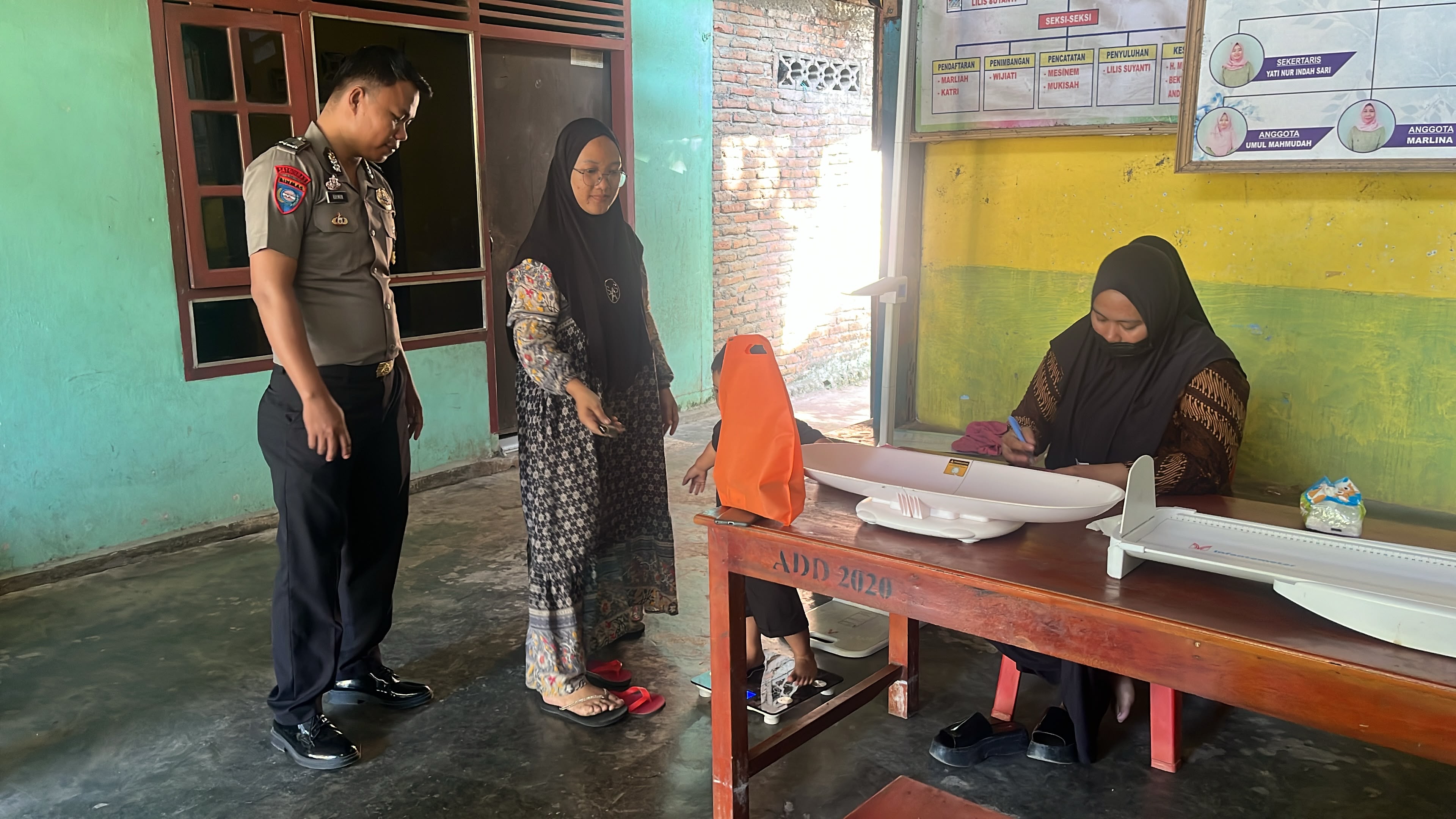 Bhabinkamtibmas Desa Bumiayu Monitoring Posyandu, Ajak Warga Rutin Cegah Stunting