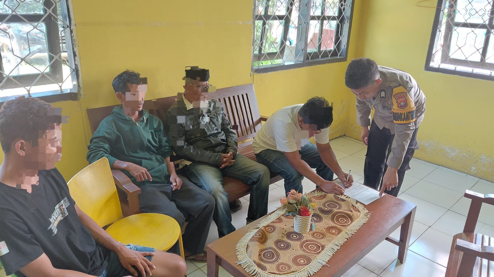 Bhabinkamtibmas Desa Kurma Berhasil Mediasi Dugaan Penganiayaan, Kedua Pihak Berdamai