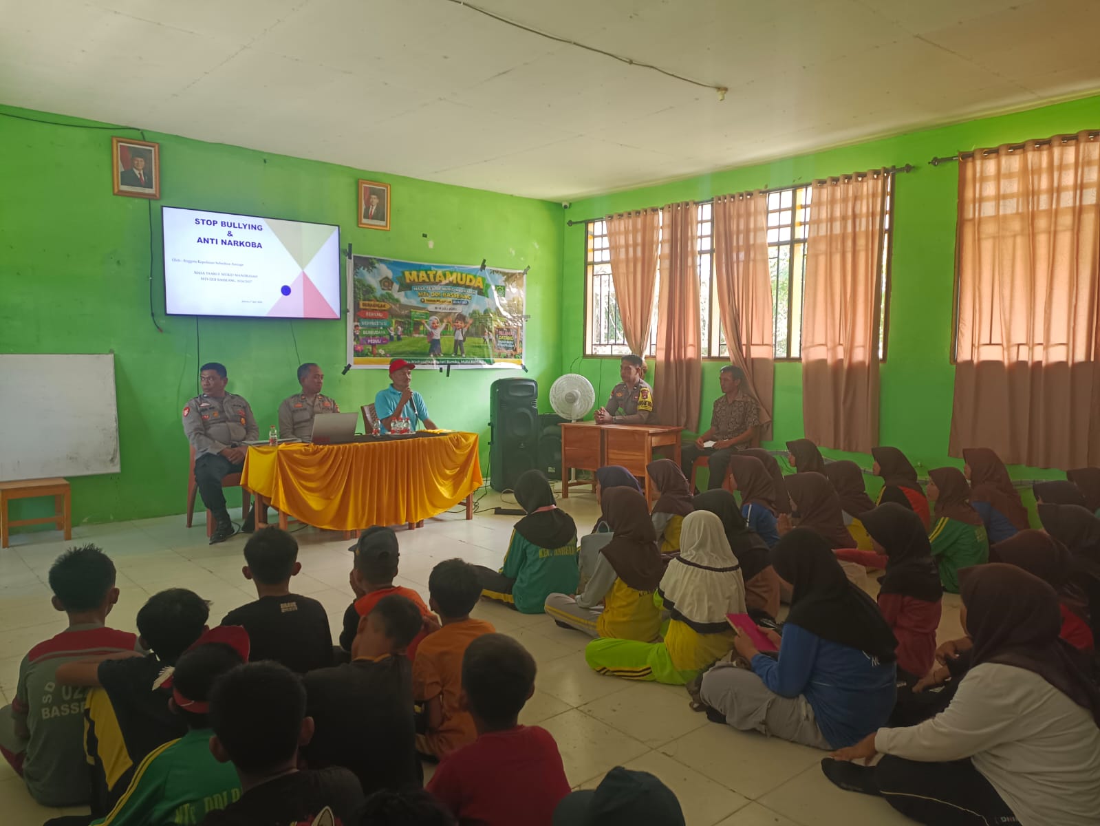 Kasikum Polres Polman Berikan Penyuluhan Bullying dan Bahaya Narkoba kepada Siswa MTs DDI Basseang