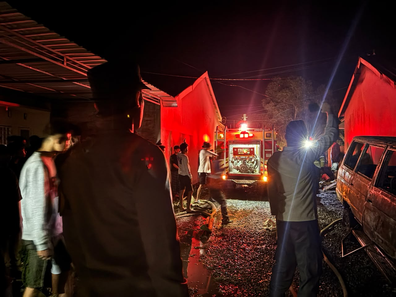 Polisi Selidiki Kebakaran Dua Rumah BTN dan Satu Mobil di Binuang Polman
