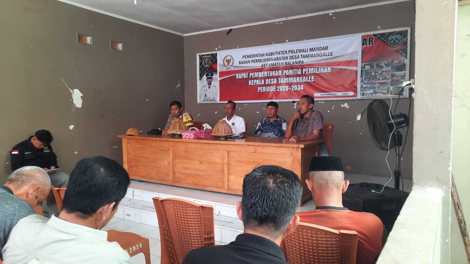 Bhabinkamtibmas Hadiri Pembentukan Panitia Pilkades Desa Tammangalle, Tekankan Netralitas dan Kondusivitas