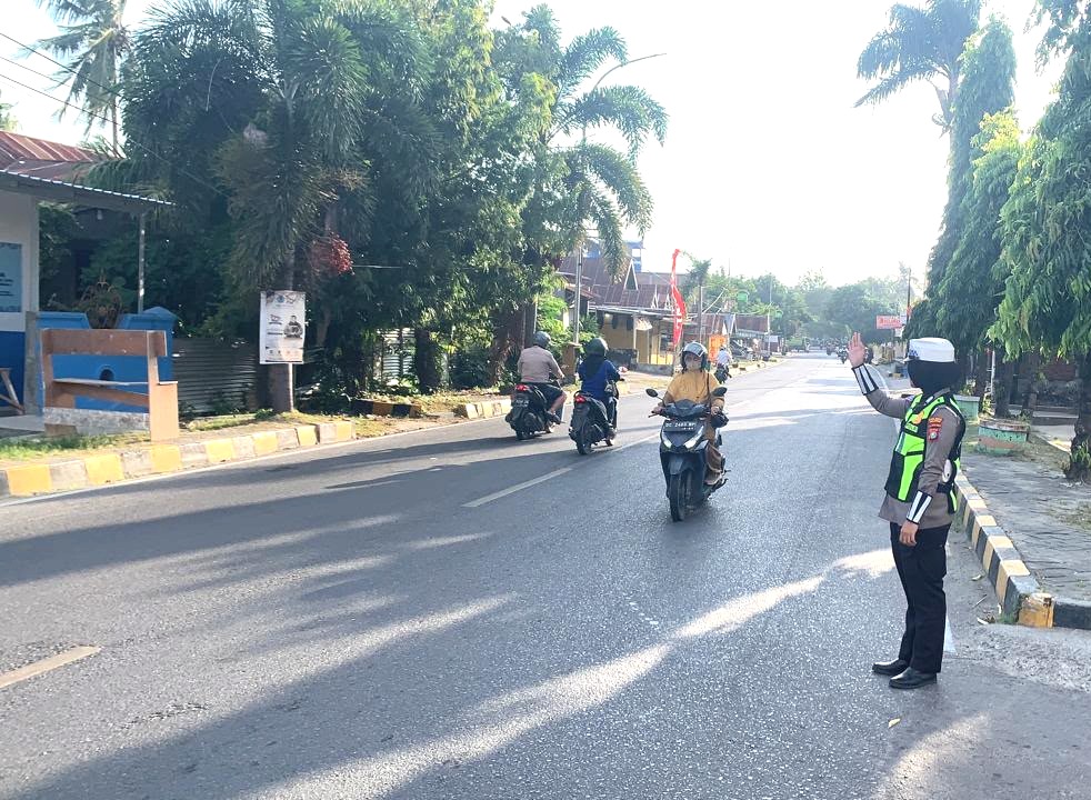 Commander Wish Satlantas Polres Majene, Wujud Pelayanan Prima Kawal Aktivitas Pagi Masyarakat