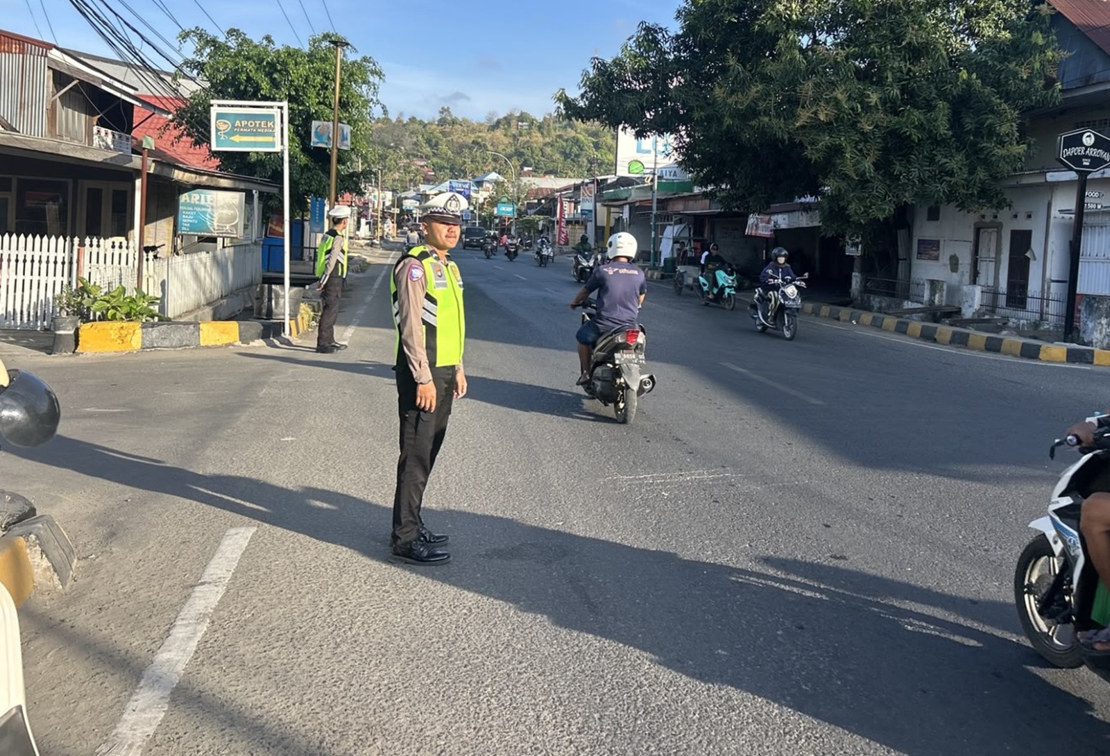 Commander Wish Satlantas Polres Majene, Hadir di Tengah Kesibukan Pagi Demi Keselamatan Warga