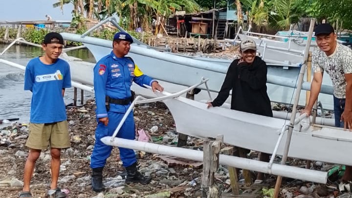 Sat Polairud Polres Polman Tingkatkan Kesadaran Nelayan Melalui Giat Binmas Perairan di Pesisir Pantai