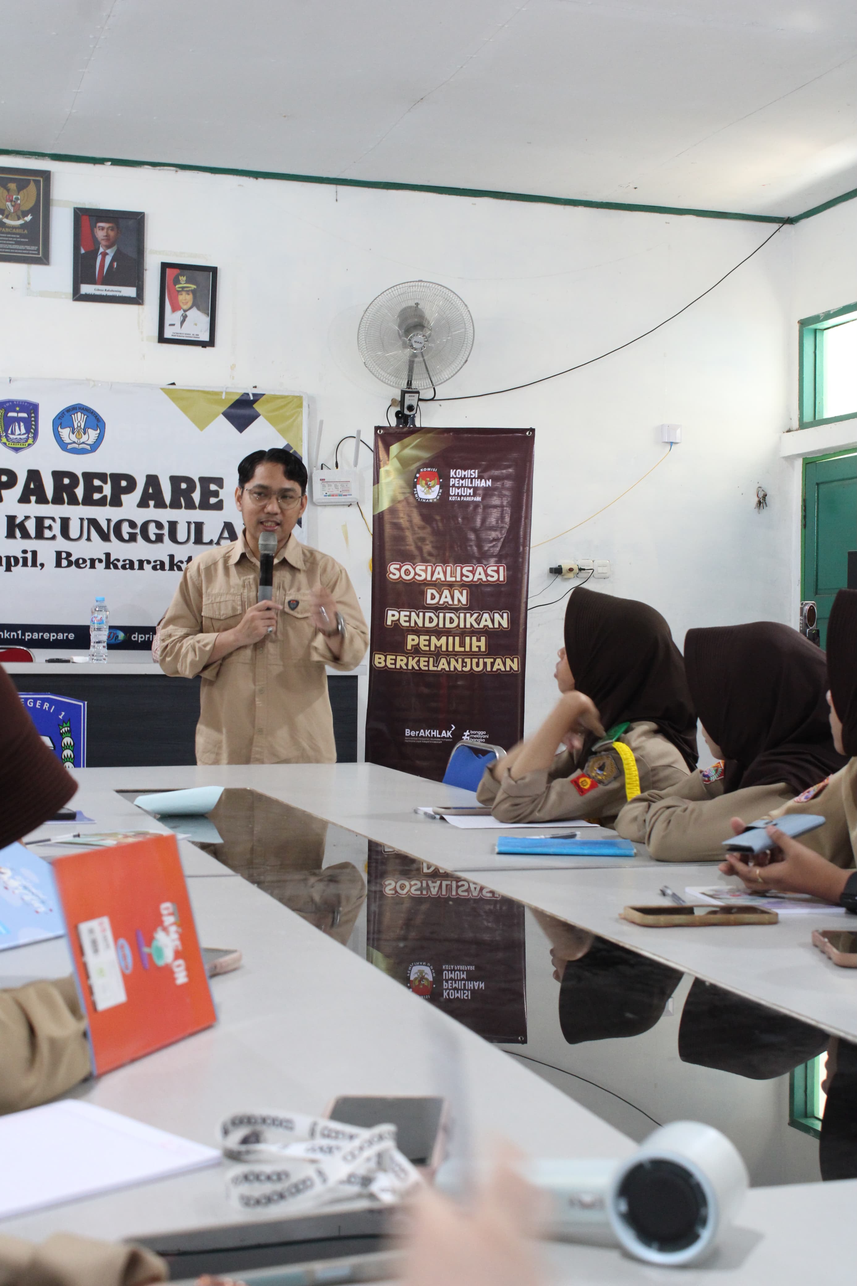 Pelajar SMKN 1 Parepare Didorong Pahami Hak Pilih