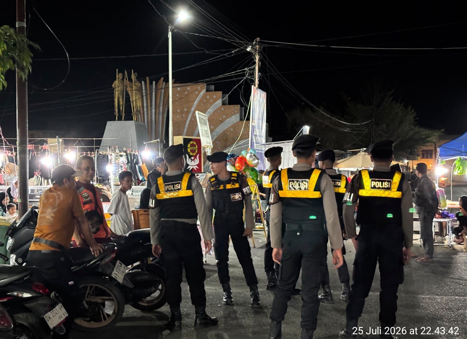 Patroli Kamtibmas Pada Malam Hari, Samapta Polres Majene Sisir Pasar Malam dan Area Pelabuhan Majene