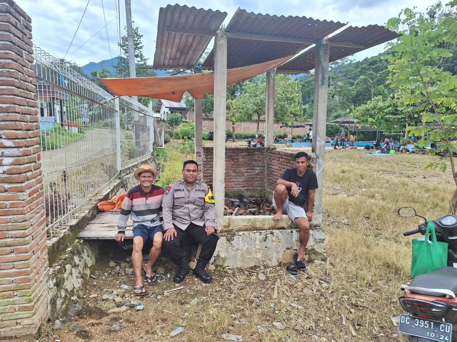Cegah Kebakaran dan Gangguan Kamtibmas, Bhabinkamtibmas Pappandangan Sambangi Warga Dusun Balla