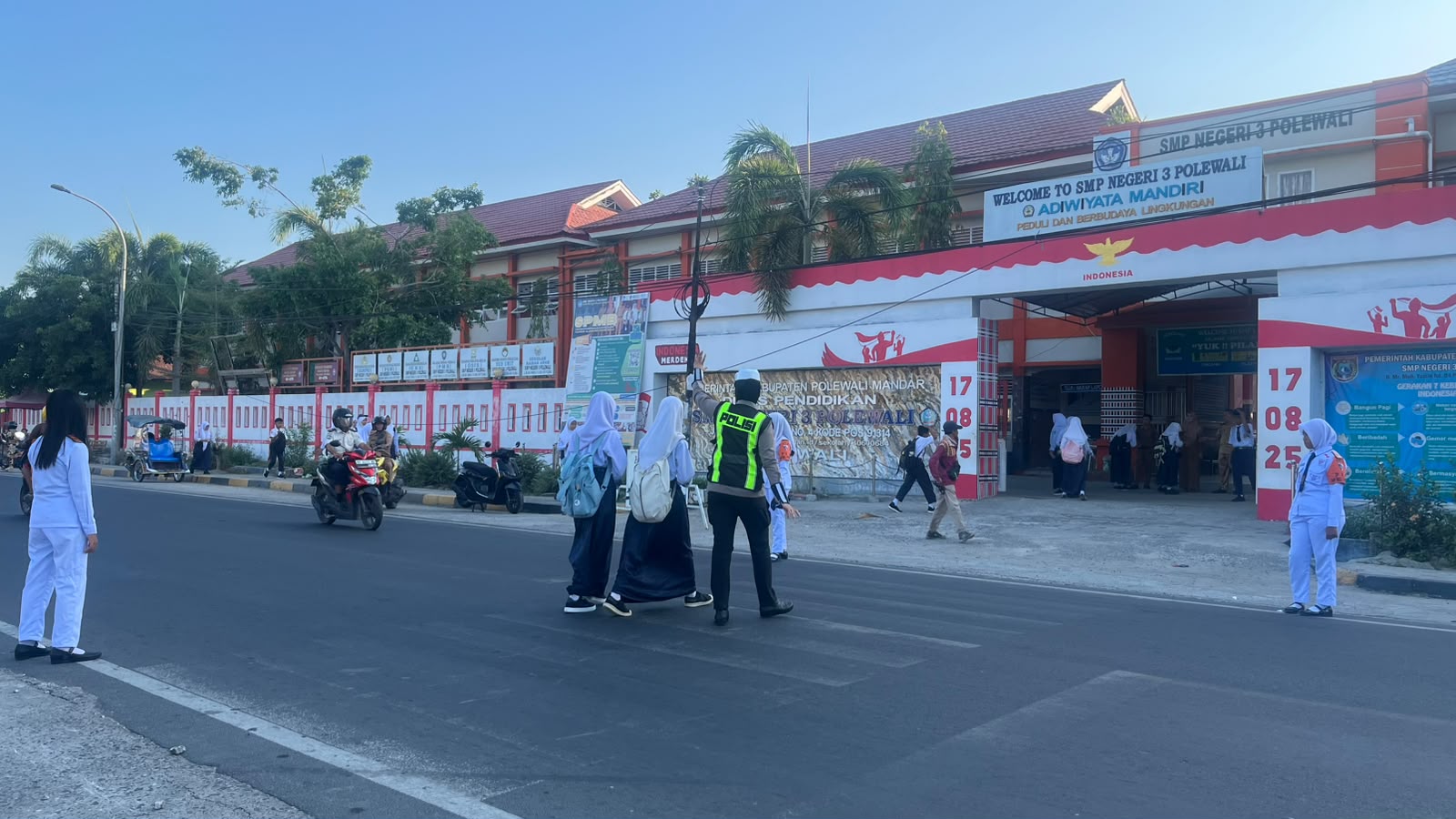 Satlantas Polres Polewali Mandar Gelar Commander Wish Pagi, Wujudkan Kamseltibcarlantas di Jam Sibuk