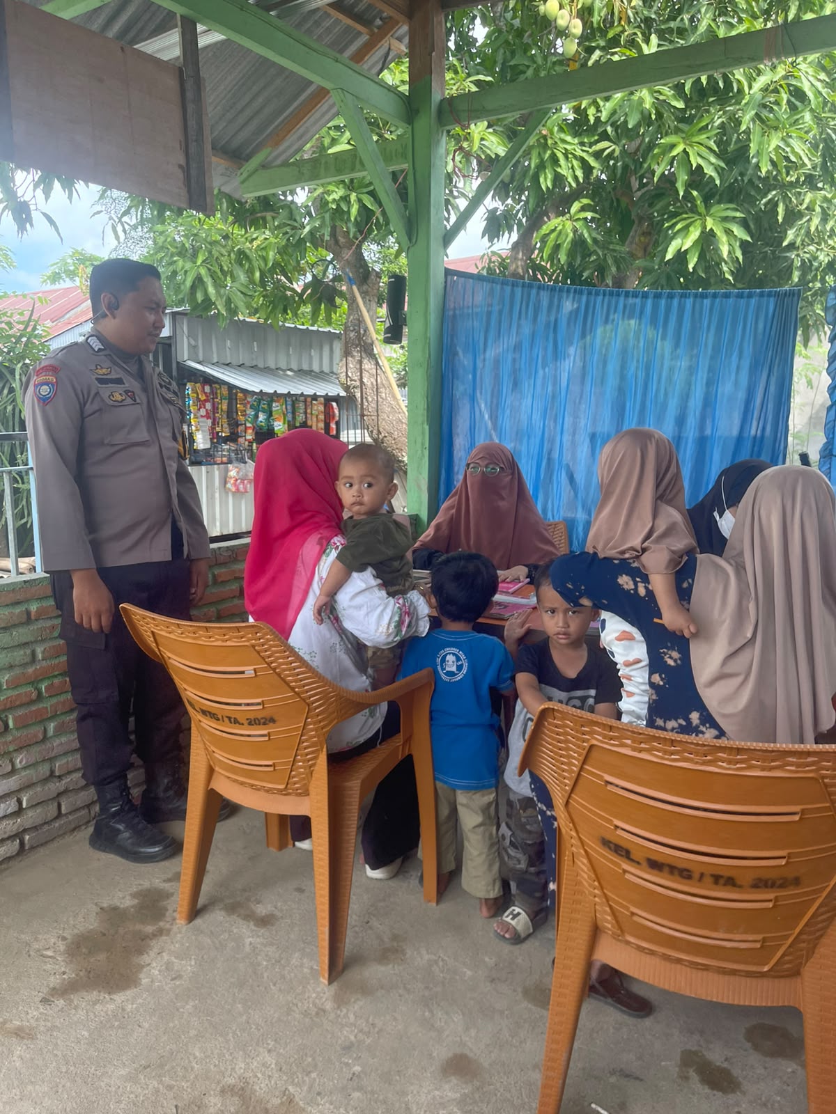 Bhabinkamtibmas Kelurahan Wattang Pantau Kegiatan Posyandu, Ajak Orang Tua Rutin Bawa Balita ke Posyandu