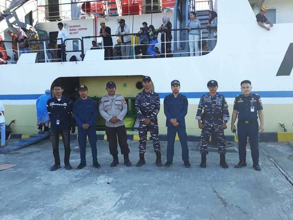 Satuan Polair Polres Majene Perketat Pengamanan Keberangkatan KM Sabuk Nusantara 93, Sebanyak 176 Penumpang Berlayar Aman dari Pelabuhan Palipi