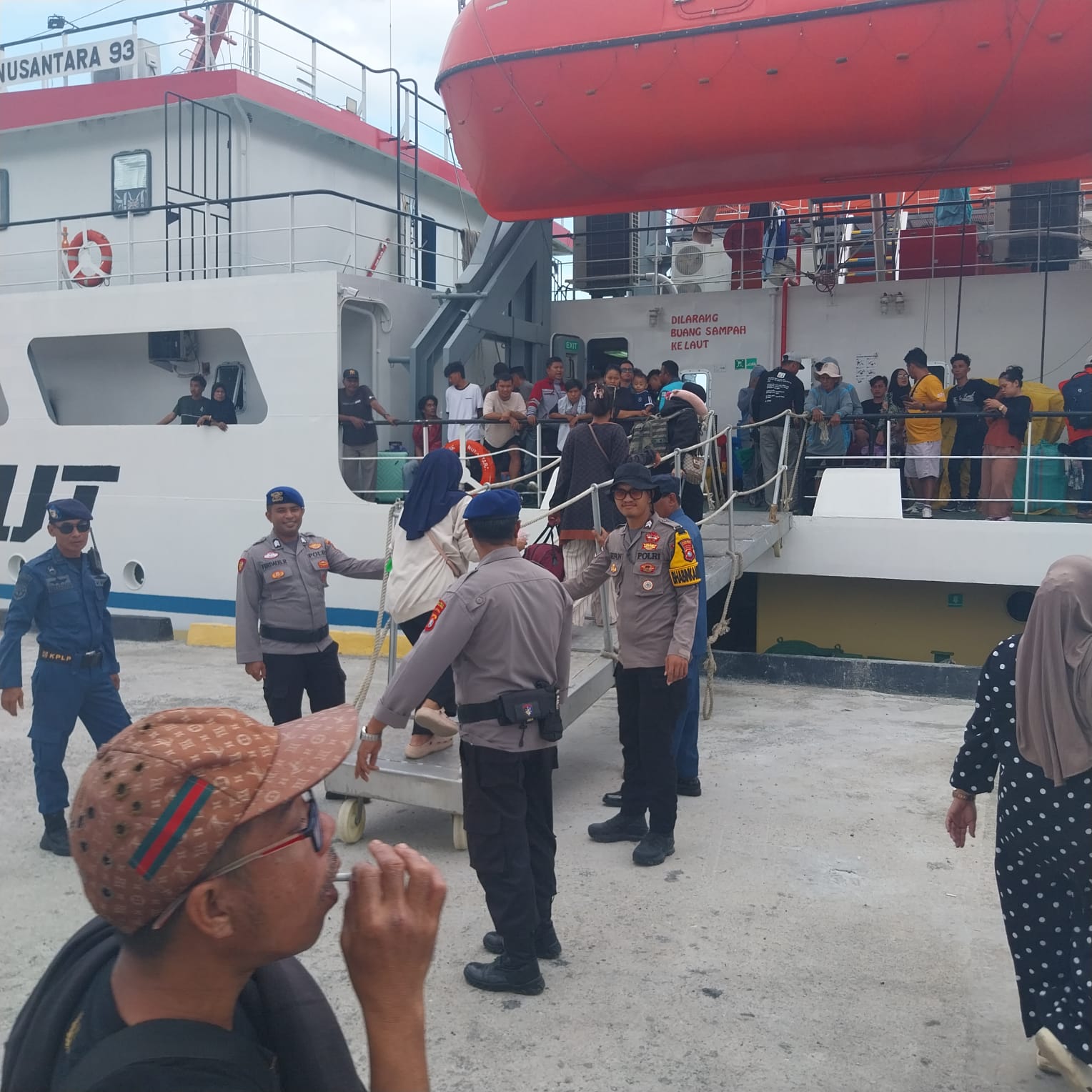 Sat Polairud Polres Polman Pastikan Keamanan Keberangkatan KM Sabuk Nusantara 93 Perintis
