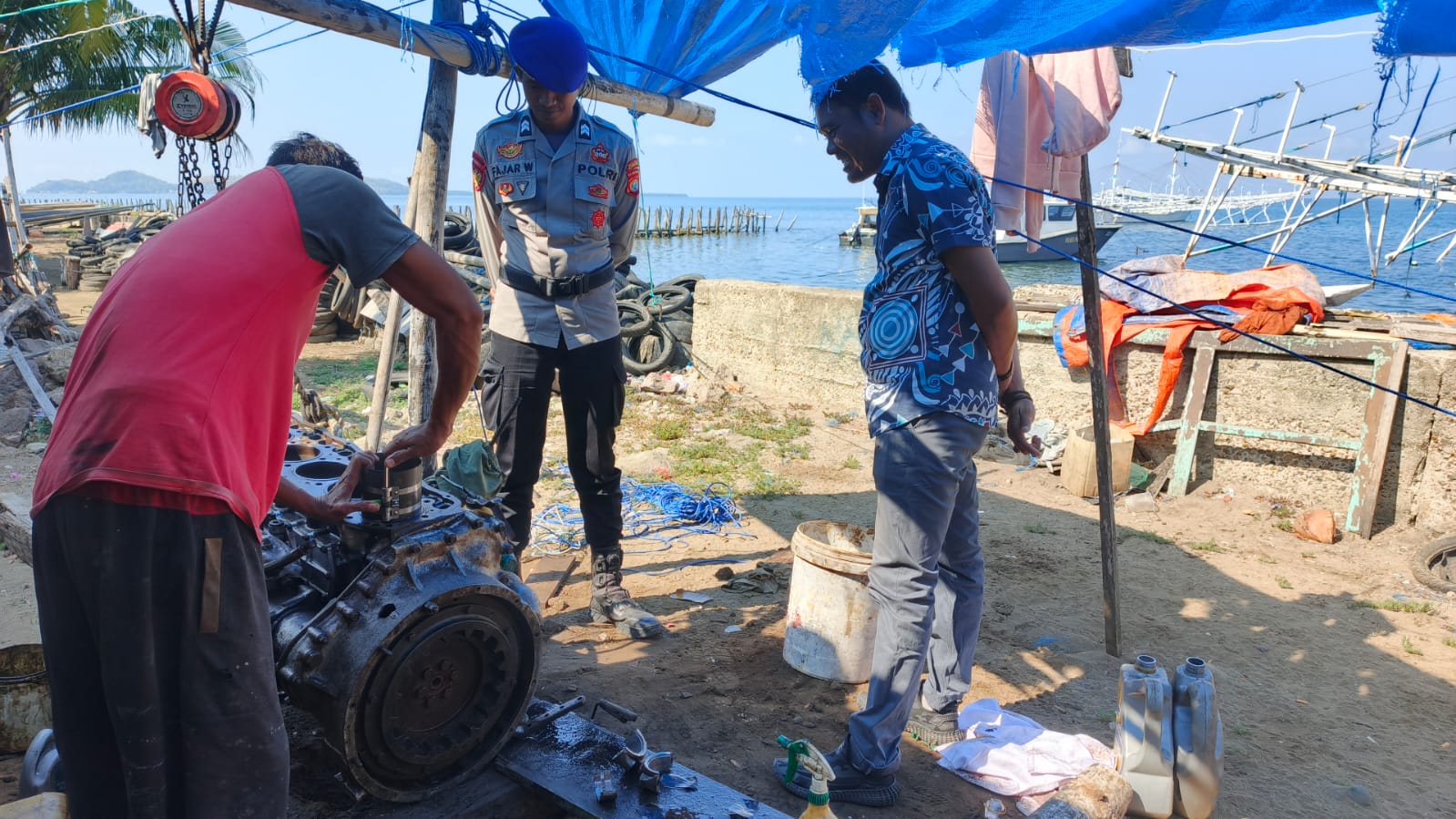 Sat Polairud Polres Polman Tingkatkan Kesadaran Masyarakat Melalui Binmas Perairan di Pesisir Lantora