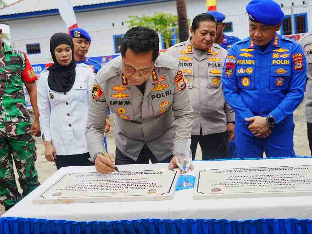 Kapolda Sulsel Resmikan Pos Pangkalan Kapal Patroli Polairud di Pulau Jinato Kab. Kepulauan Selayar