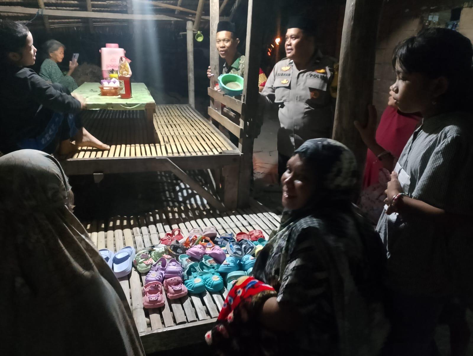 Bhabinkamtibmas Polsek Pamboang dan Babinsa Kompak Patroli Dialogis Malam Hari, Perkuat Sinergi Jamin Keamanan Warga