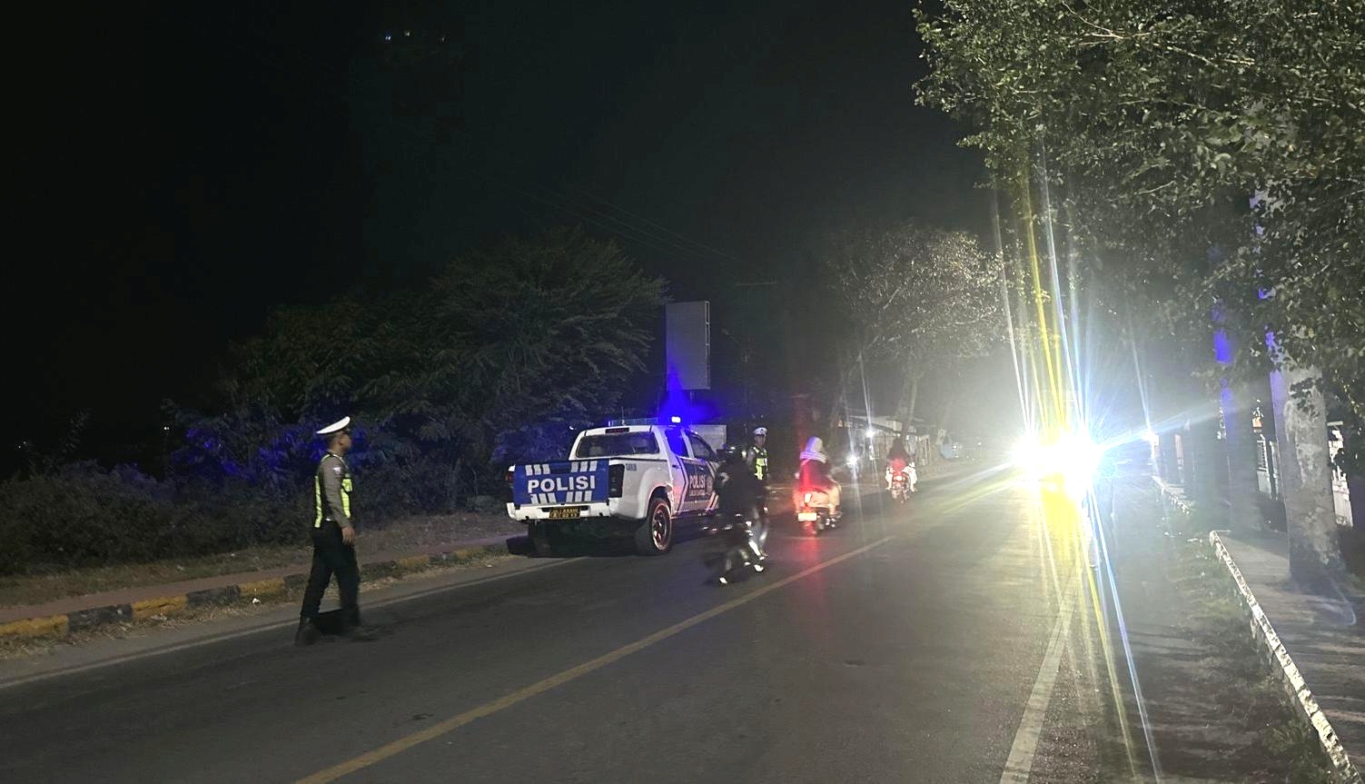 Patroli Blue Light Satlantas Polres Majene Sisir Jalur Trans Sulawesi, Cegah Kejahatan Jalanan dan Pelanggaran Lalu Lintas