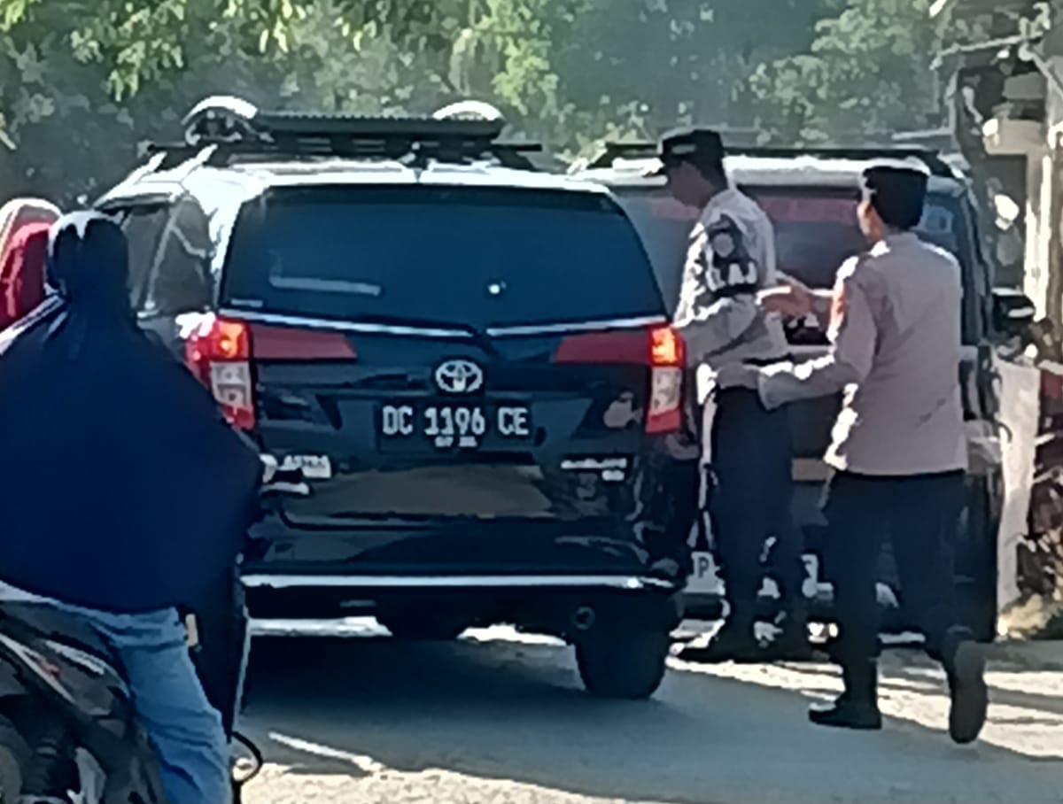 Polsek Tapango Intensifkan Pengamanan dan Pengaturan Lalu Lintas di Pasar Pelitakan