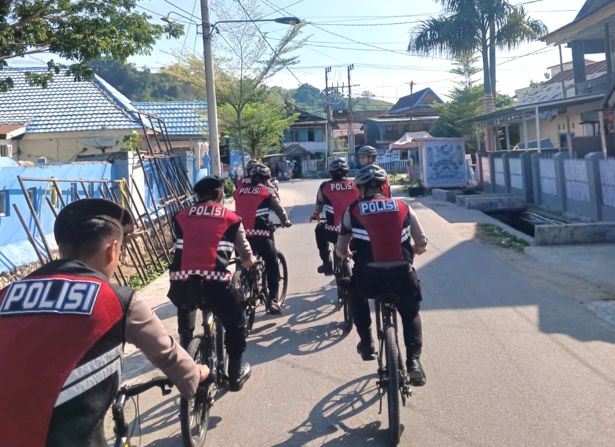 Patroli Bersepeda Polres Majene Sambangi Sekolah, Tanamkan Budaya Tertib Lalu Lintas dan Cegah Kenakalan Remaja