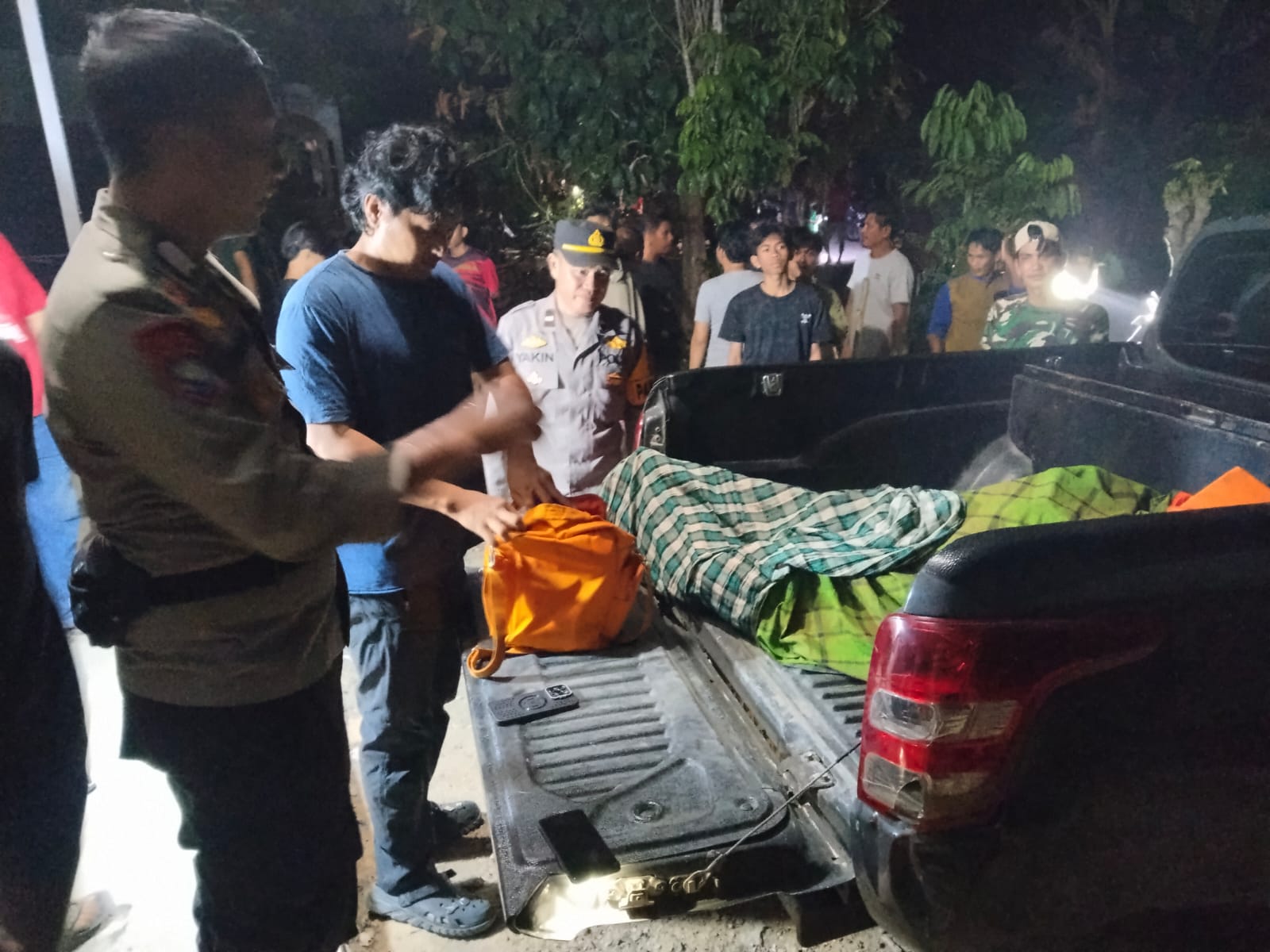 Polisi Olah TKP Penemuan Jenazah Pria di Area Persawahan Desa Kuajang