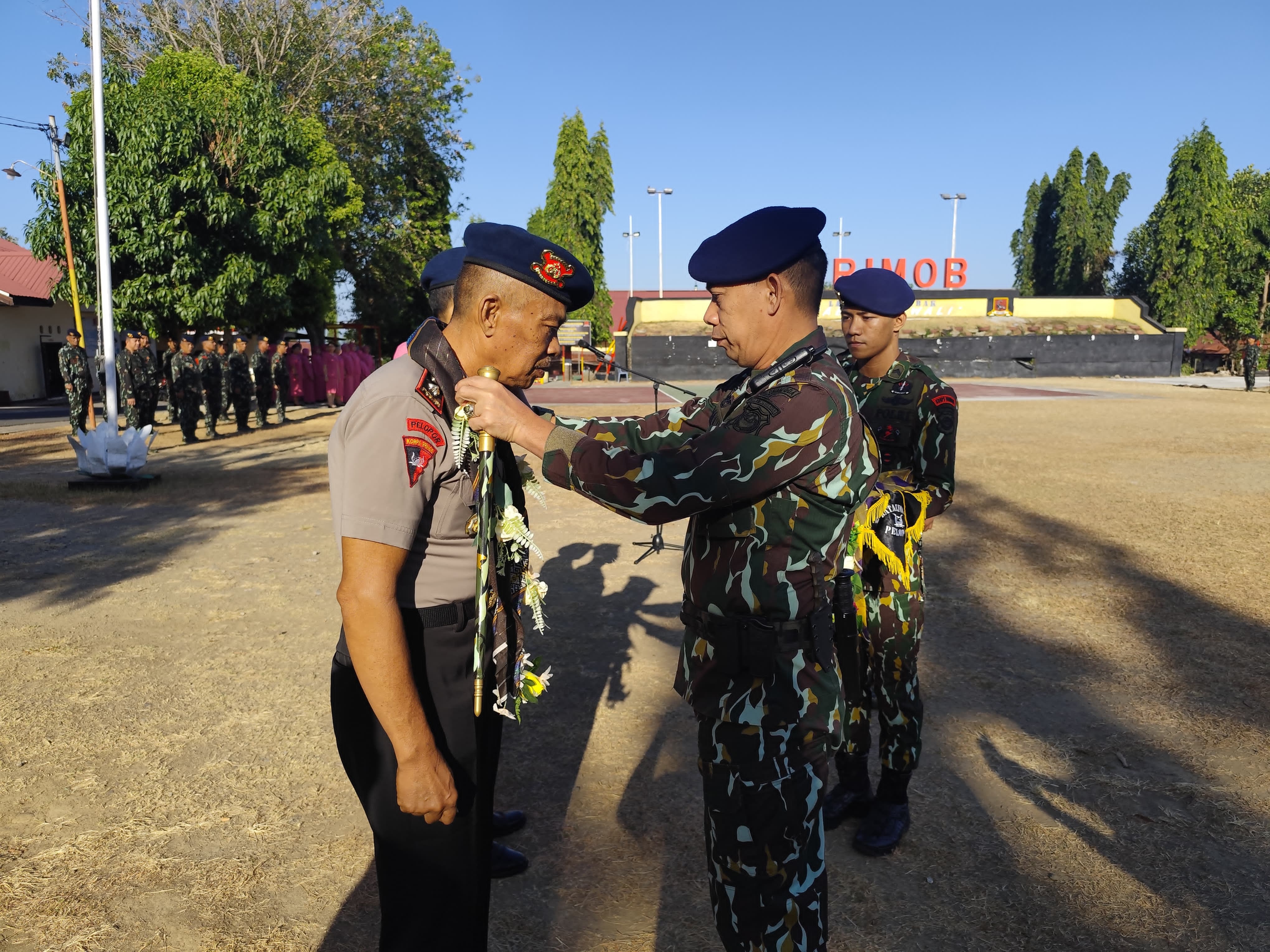 Dua Perwira Brimob Polda Sulsel Resmi Purna Bhakti, Danyon B Pelopor Pimpin Tradisi Pelepasan