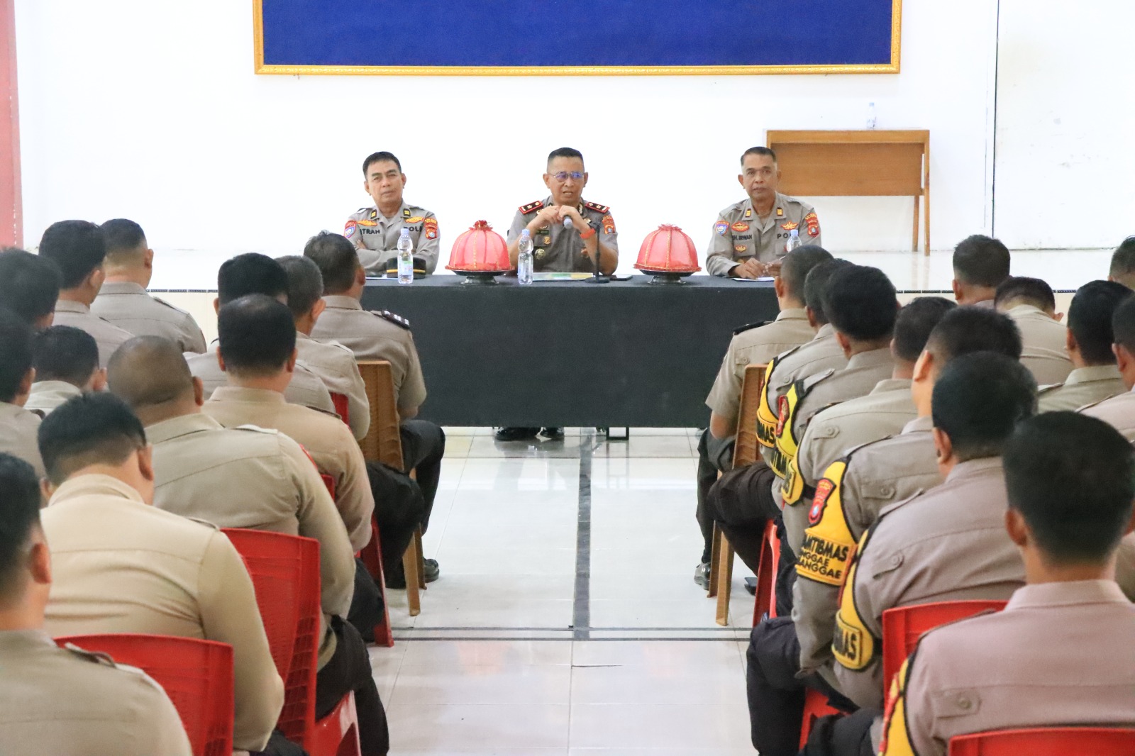 Pimpin Anev, Wakapolres Majene Perkuat Peran Strategis Bhabinkamtibmas di Tengah Masyarakat