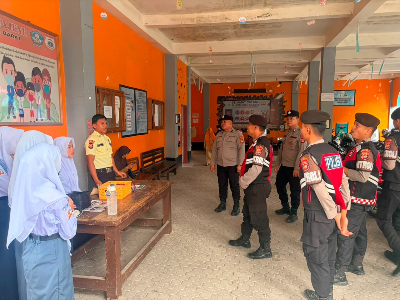 Lewat Patroli Sambang Sekolah, Polres Majene Perkuat Pencegahan Bullying dan Narkoba