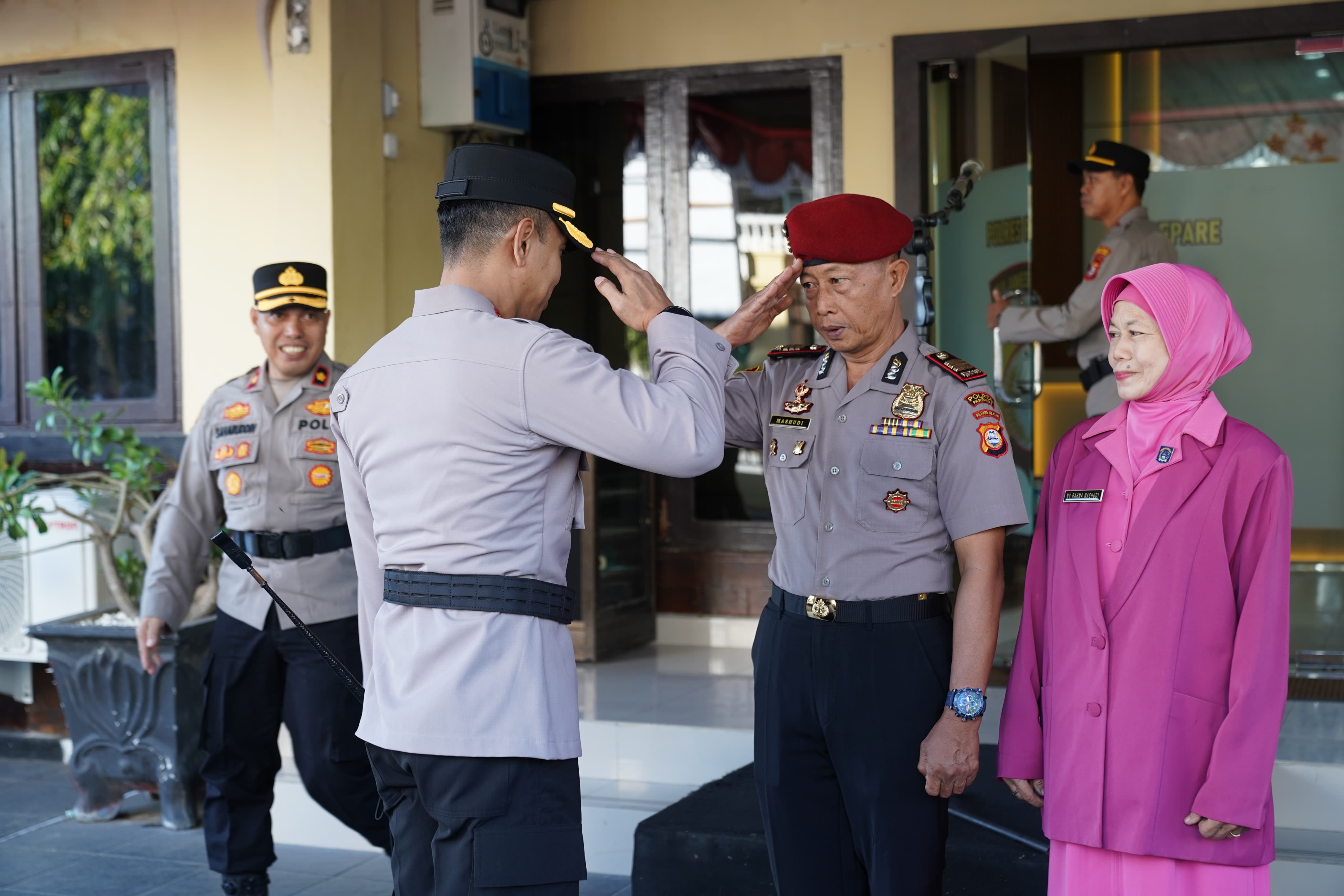 Jelang Purna Tugas, Iptu Mashudi Raih Kenaikan Pangkat Pengabdian Menjadi AKP