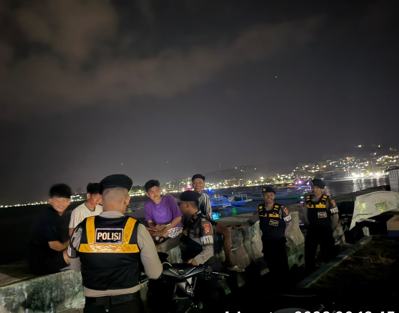Samapta Polres Majene Patroli Kerumunan Warga